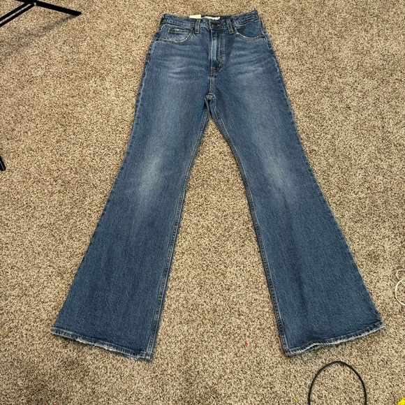 LEVI'S Women's 70's High-Rise Flare Jeans Size 26X32 in Sonoma Step - Picture 3 of 10